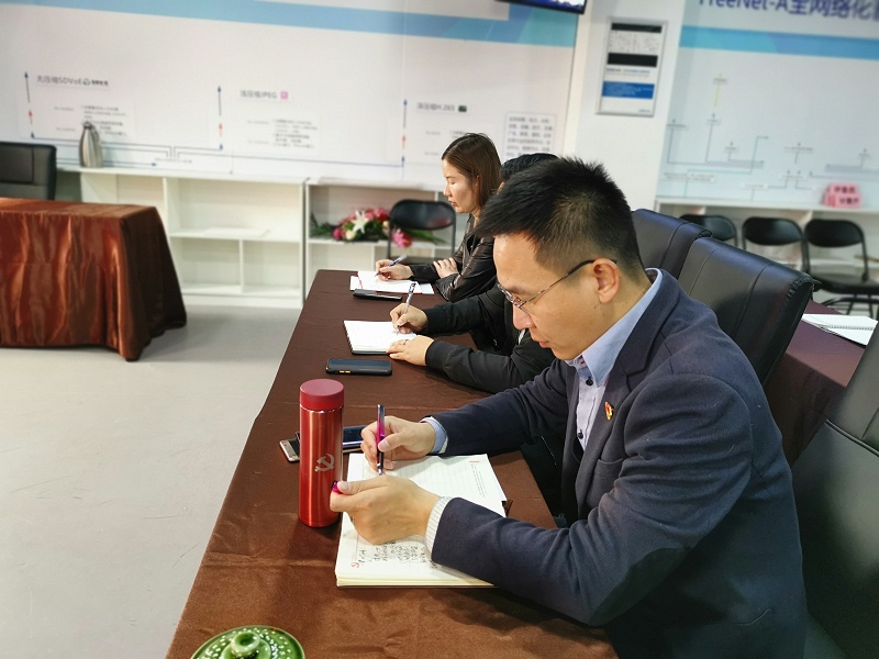 喜慶二 奮進新征程丨ZOBO免费看片TV下载組織全體黨員及員工代表集體收看黨的二召開盛況直播