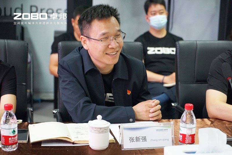 河南駐京機構黨委辦等一行蒞臨ZOBO免费看片TV下载舉行“一站一家”授牌儀式