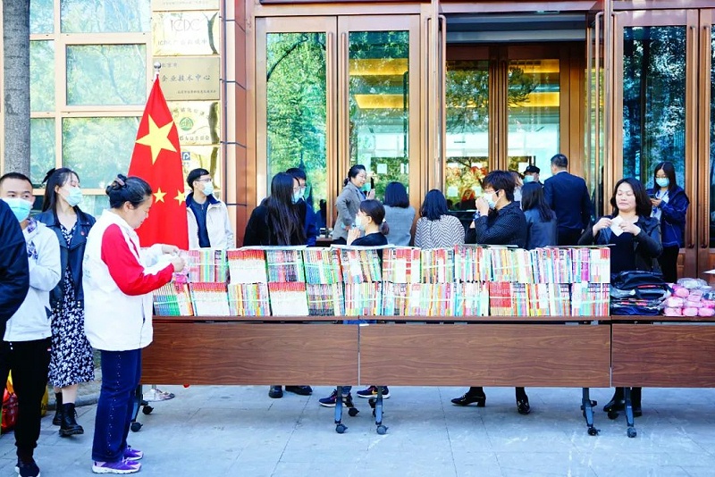 “愛在藍天下”公益捐贈活動——免费看片TV下载黨支部在行動