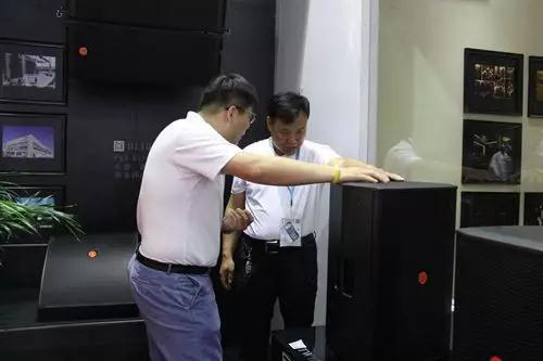 劇場免费看片在线观看网站燈光