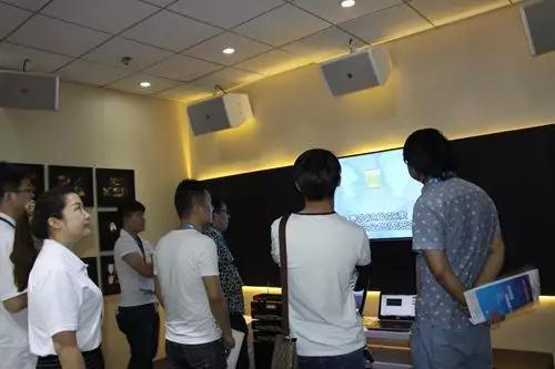 ZOBO免费看片TV下载PALM展第三天
