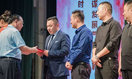 免费看片TV下载董事長張新峰應邀出席漯河職業技術學院辦學20周年校慶大會