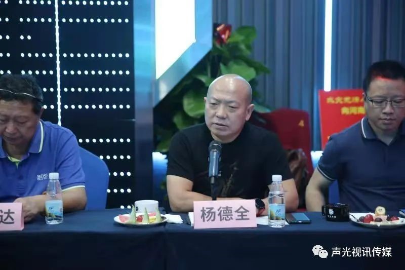ZOBO免费看片TV下载董事長張新峰作為聲光視訊行業聯盟代表趕赴災區，傳遞愛心