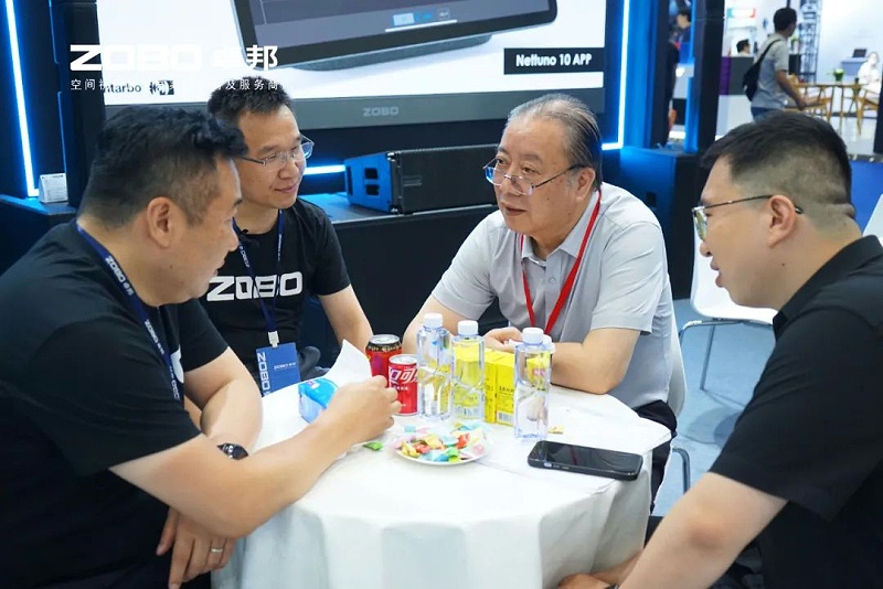 3人潮湧動，新品閃耀!ZOBO免费看片TV下载廣州展首日引爆行業焦點