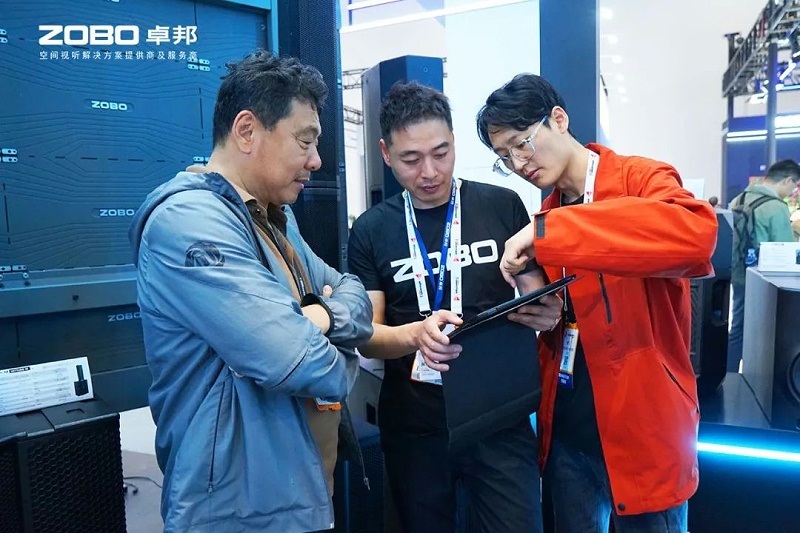 2聚焦展會盛況丨北京infocomm展 ZOBO免费看片TV下载展會第二天 熱度依舊不減 好評如潮