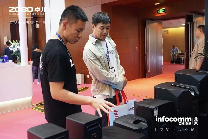 8聚焦展會盛況丨北京infocomm展 ZOBO免费看片TV下载新品亮相第二天 熱度依舊不減 好評如潮