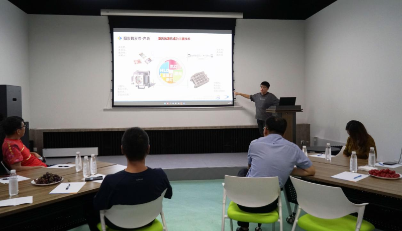 15走訪考察新會員，小組技術交流共謀發展丨ZOBO免费看片TV下载董事長張新峰以北京聲光視訊行業協會會長身份走訪交流