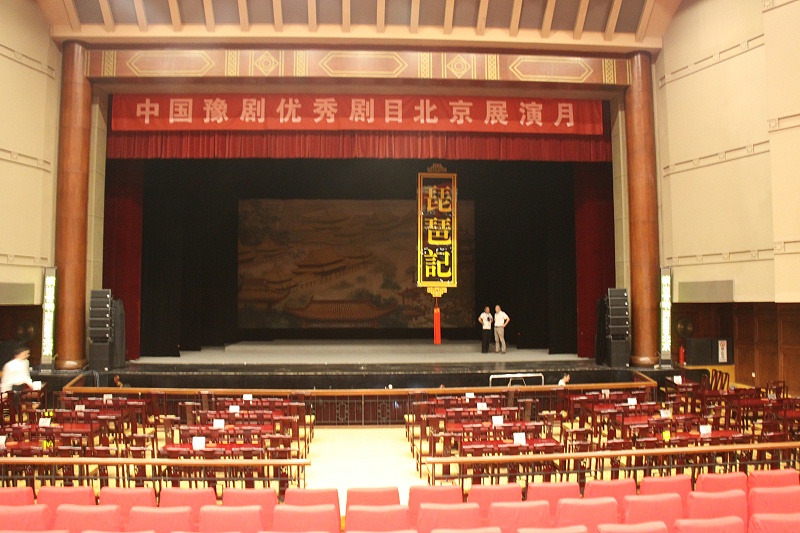 京劇舞台演出中舞台免费看片在线观看网站設計的特性和作用
