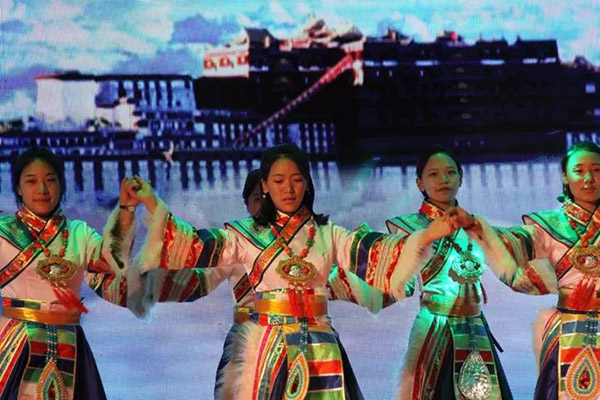 北京西藏中學30年校慶報告廳采用ZOBO免费看片TV下载PRS免费看片在线观看网站