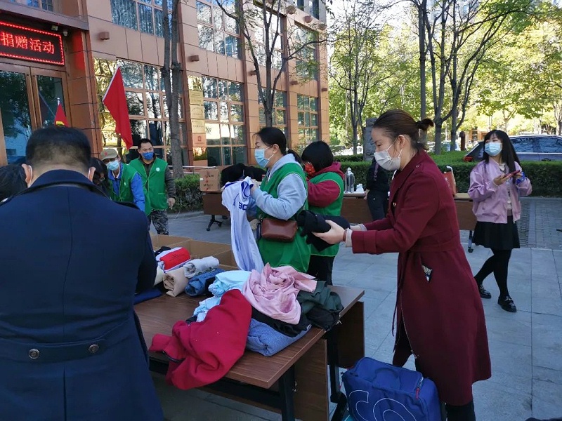 黨建 公益為民丨ZOBO免费看片TV下载第六屆“愛在藍天下”公益捐贈