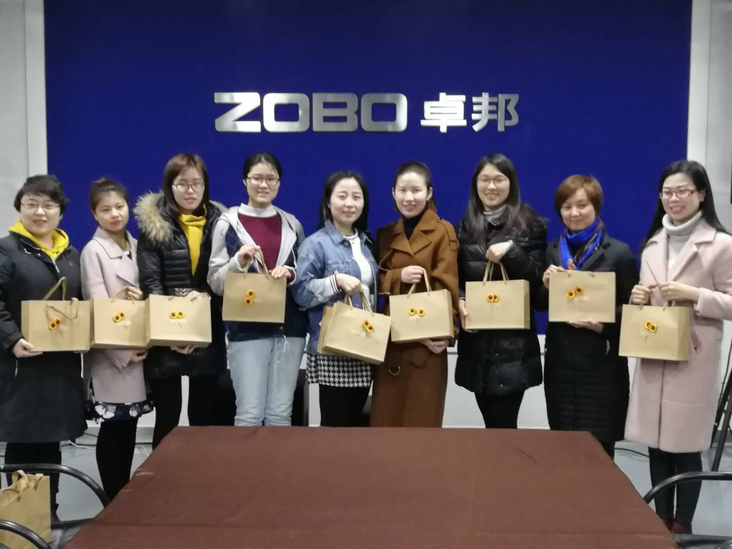 春風十裏，桃香四溢！|免费看片TV下载既是元氣少女，也是魅力女！