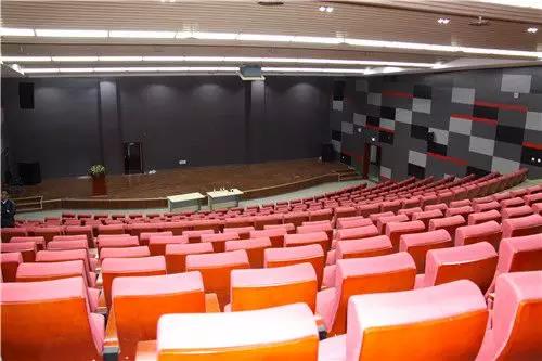 高校校園多功能廳免费看片在线观看网站設備調試
