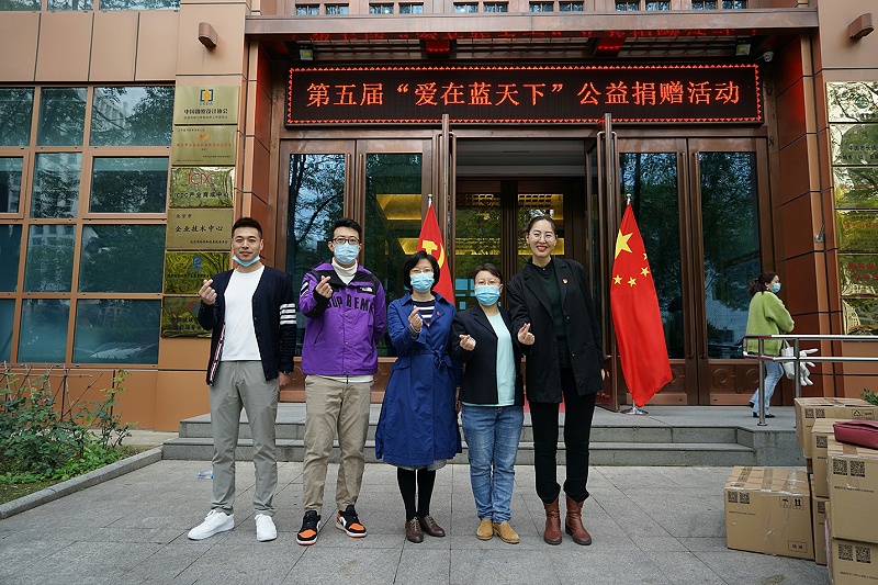 顯黨員風範 行企業擔當 | ZOBO免费看片TV下载“愛在藍天下”公益捐贈一直在行動