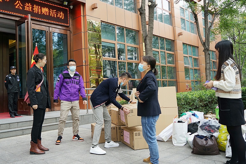 顯黨員風範 行企業擔當 | ZOBO免费看片TV下载“愛在藍天下”公益捐贈一直在行動