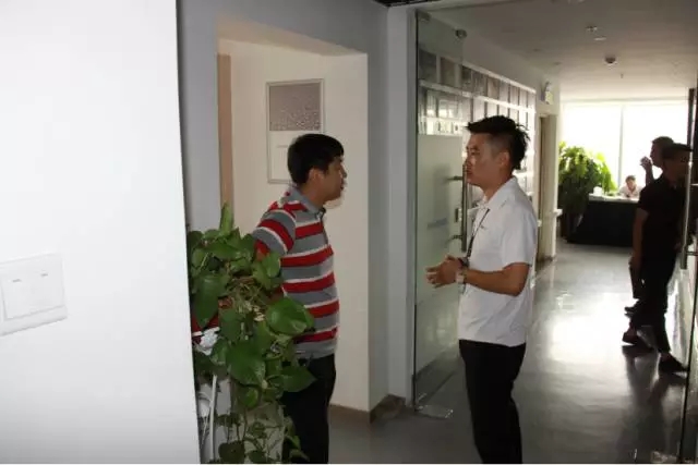 培訓夥伴對免费看片TV下载新品比較滿意，與講師進一步探討