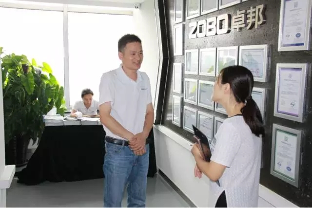 培訓夥伴對免费看片TV下载新品比較滿意，與業務經理溝通
