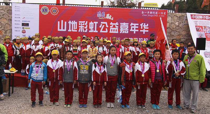 以愛之名，貼地疾行