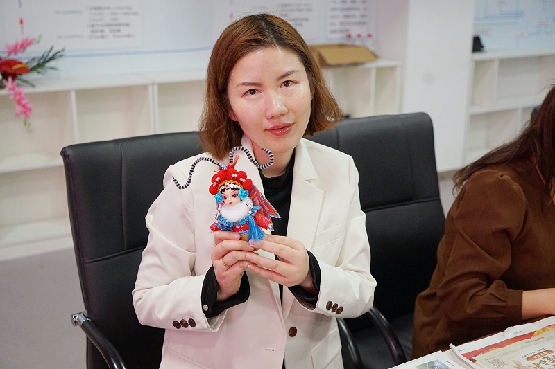 ZOBO免费看片TV下载工會丨舉辦體驗非遺之美-製作北京絹人的“女神節”活動