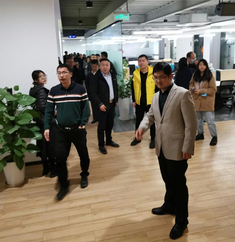 ZOBO免费看片TV下载董事長張新峰考察新會員企業
